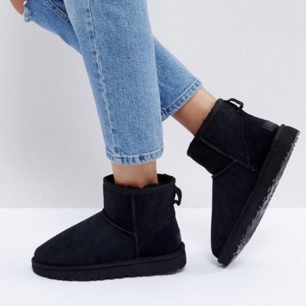 UGG‎ Women's Classic Mini II Boot Sz 9